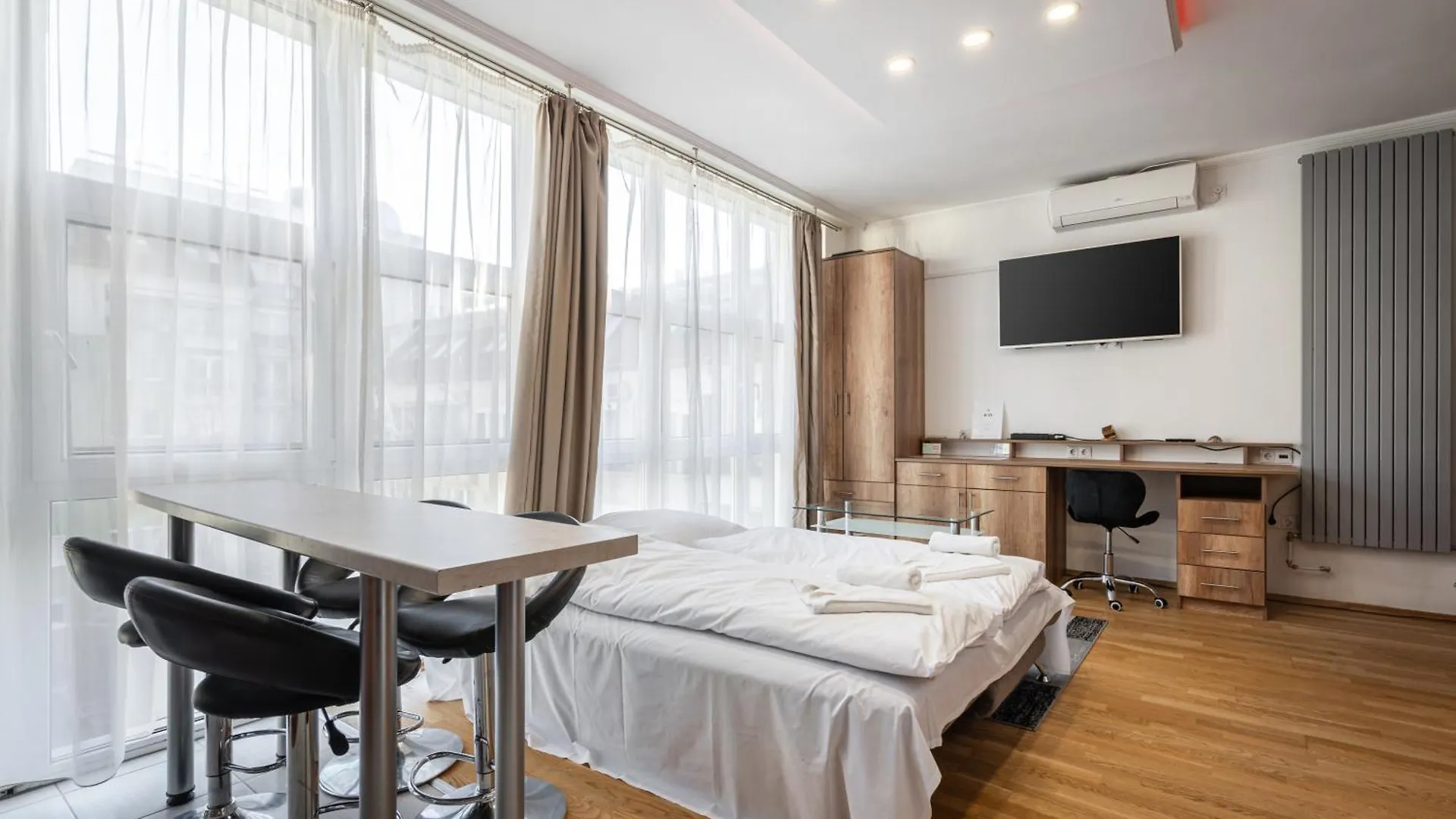 Eclipse Elegance Apartment Budapest